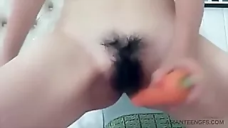 Cattot thither pussy, cucumber thither vagina: Chinese teenage inspects larder